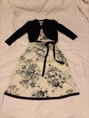 Formal Cocktail Dress with Shoulder Cover - Off-White & Navy